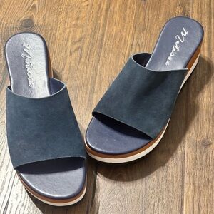 Matisse Femme suede Leather platform sandals in navy size 10 New